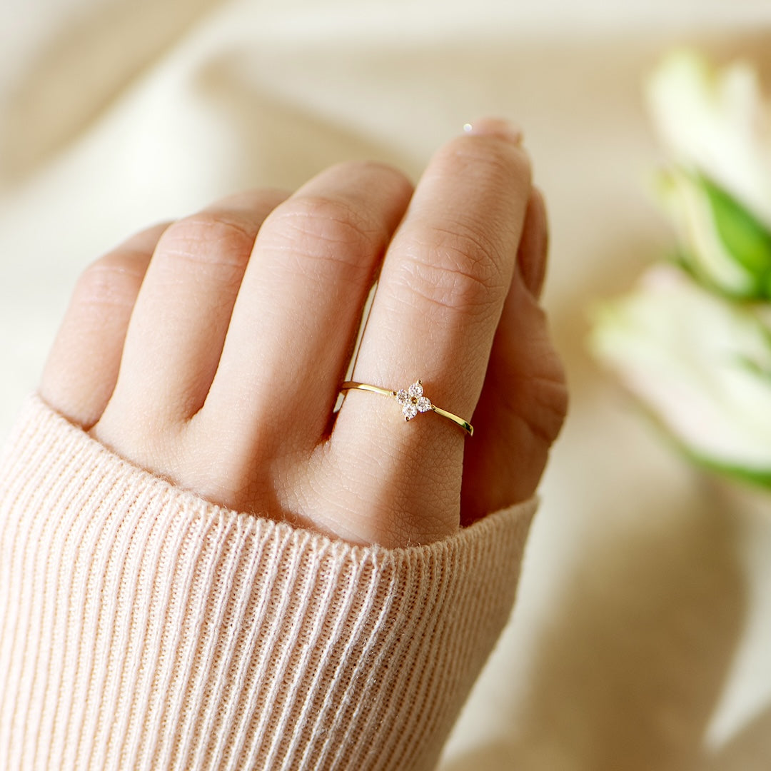 Forever Lucky Clover Ring - Symbol of Enduring Friendship