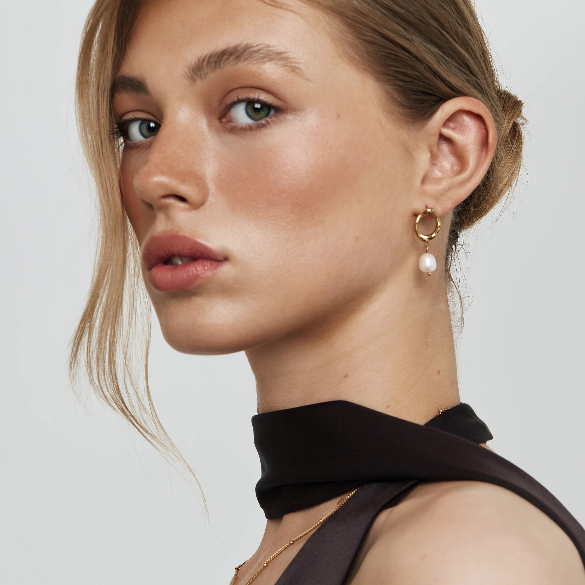 Isla Pearl Hoops